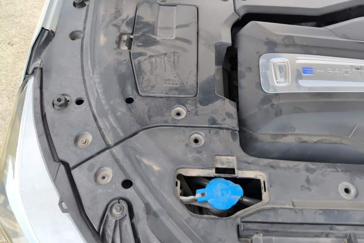 Used Bestune T77 2019 230 TID Automatic Prestige Version China V Emission Standard Engine Bay Right