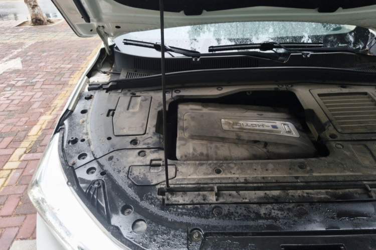 Used Bestune T77 2019 230 TID Automatic Luxury Version China VI Emission Standard Engine Bay Right