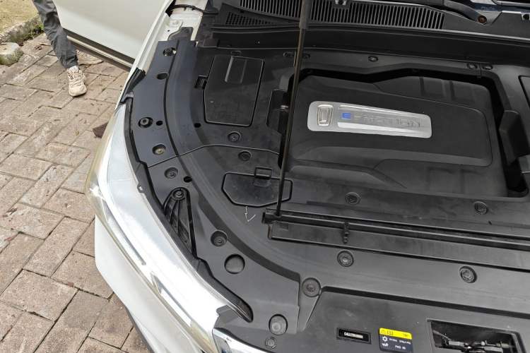 Used Bestune T77 2019 230 TID Automatic Luxury Version National V Engine Bay Right