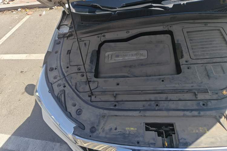 Used Bestune T77 2019 230 TID Automatic Luxury Version China VI Emission Standard Engine Bay Right