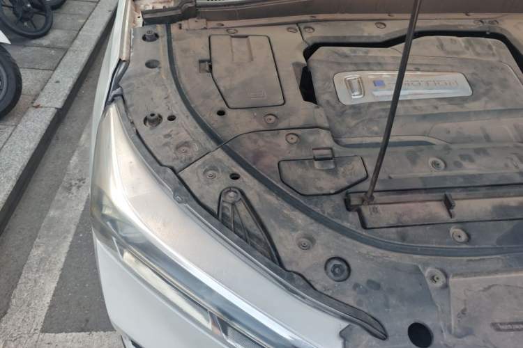 Used Bestune T77 2019 230 TID Automatic Luxury Version China VI Emission Standard Engine Bay Right