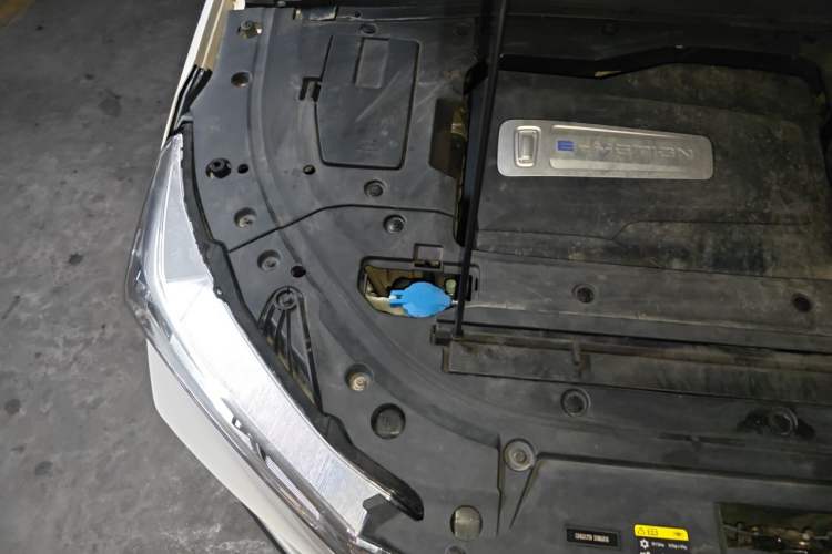 Used Bestune T77 2019 230 TID Automatic Luxury Version China VI Emission Standard Engine Bay Right