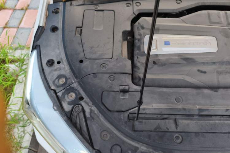 Used Bestune T77 2019 230 TID Automatic Prestige Version China V Emission Standard Engine Bay Right
