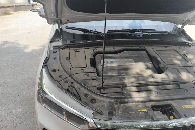Used Bestune T77 2019 230 TID Automatic Luxury Version China VI Emission Standard Engine Bay Right