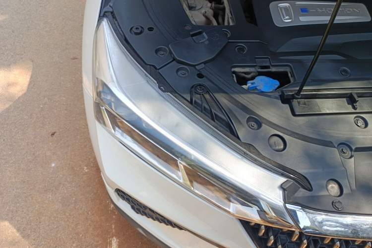 Used Bestune T77 2019 230 TID Automatic Luxury Version China VI Emission Standard Engine Bay Right