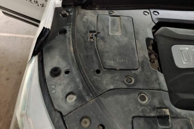 Used Bestune T77 2019 230 TID Automatic Luxury Version China VI Emission Standard Engine Bay Right