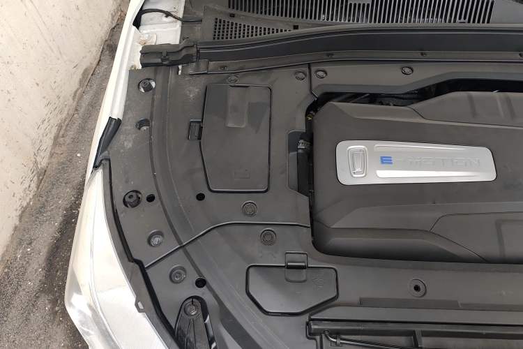 Used Bestune T77 2019 230 TID Automatic Luxury Version National V Engine Bay Right