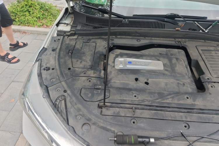 Used Bestune T77 2019 230 TID Automatic Prestige Version China V Emission Standard Engine Bay Right