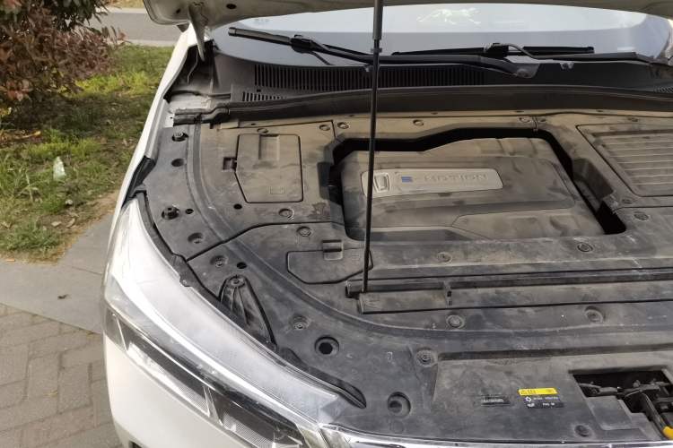 Used Bestune T77 2019 Facelift 230 TID Automatic Luxury Version China V Emission Standard Engine Bay Right