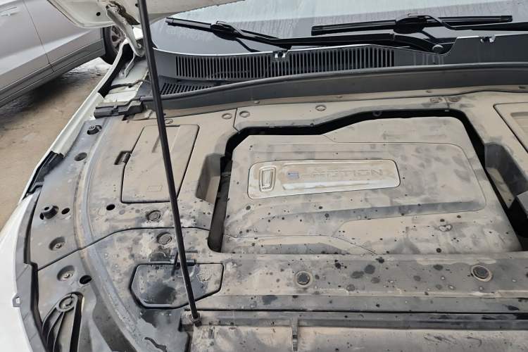 Used Bestune T77 2019 230 TID Automatic Luxury Version China VI Emission Standard Engine Bay Right