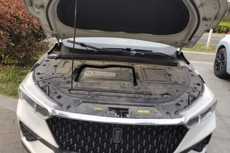 Used Bestune T77 2019 Facelift 230 TID Automatic Luxury Version China V Emission Standard Engine Bay