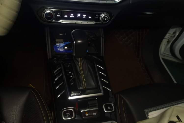 Used Bestune T77 2019 230 TID Automatic Luxury Version National V Gear Lever