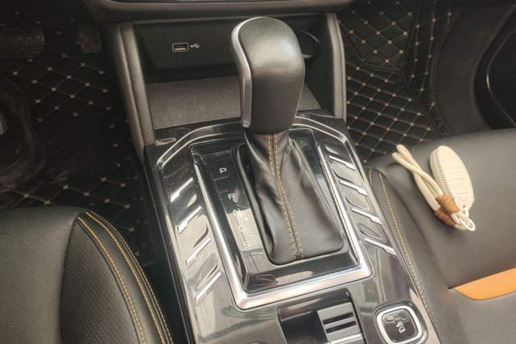 Used Bestune T77 2019 Facelift 230 TID Automatic Luxury Version China V Emission Standard Gear Lever