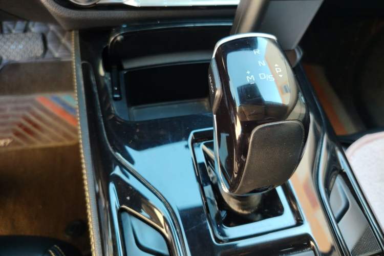 Used Bestune T77 2019 230 TID Automatic Prestige Version China V Emission Standard Gear Lever