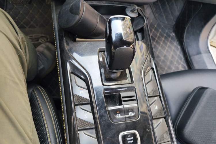 Used Bestune T77 2019 230 TID Automatic Prestige Version China VI Emission Standard Gear Lever