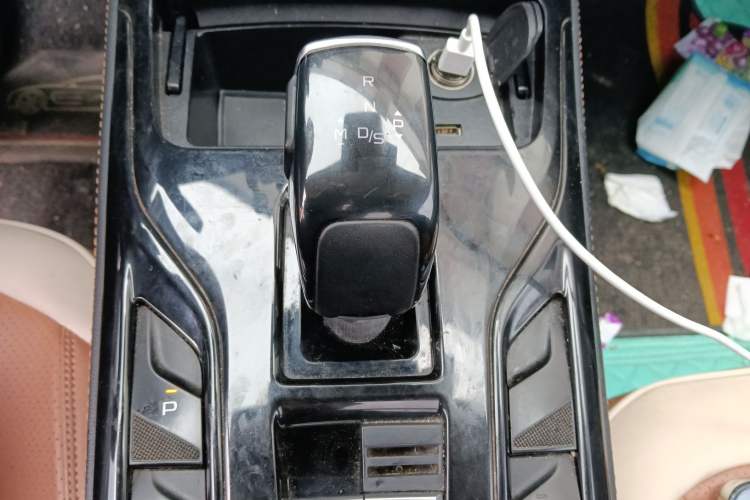 Used Bestune T77 2019 230 TID Automatic Prestige Version China VI Emission Standard Gear Lever