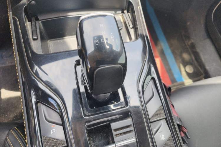 Used Bestune T77 2019 230 TID Automatic Prestige Version China V Emission Standard Gear Lever