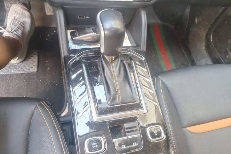 Used Bestune T77 2019 230 TID Automatic Luxury Version China VI Emission Standard Gear Lever