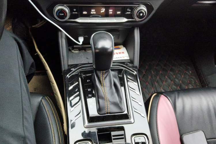 Used Bestune T77 2019 230 TID Automatic Luxury Version China VI Emission Standard Gear Lever