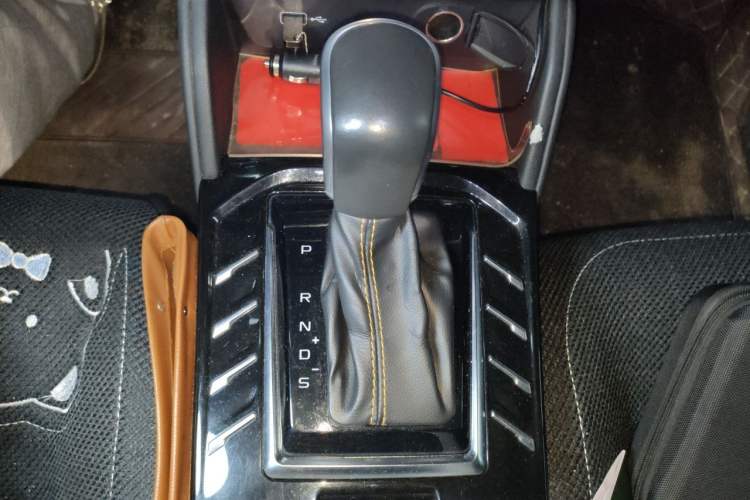 Used Bestune T77 2019 230 TID Automatic Luxury Version National V Gear Lever