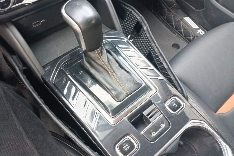 Used Bestune T77 2019 230 TID Automatic Luxury Version China VI Emission Standard Gear Lever