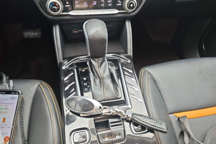 Used Bestune T77 2019 230 TID Automatic Luxury Version China VI Emission Standard Gear Lever