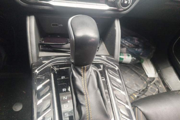 Used Bestune T77 2019 230 TID Automatic Luxury Version China VI Emission Standard Gear Lever