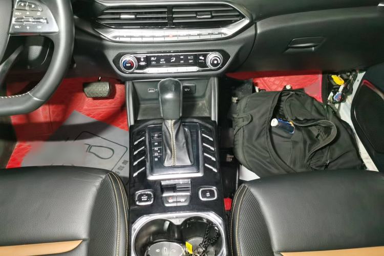 Used Bestune T77 2019 230 TID Automatic Luxury Version China VI Emission Standard Gear Lever