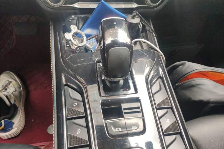 Used Bestune T77 2019 230 TID Automatic Prestige Version China VI Emission Standard Gear Lever