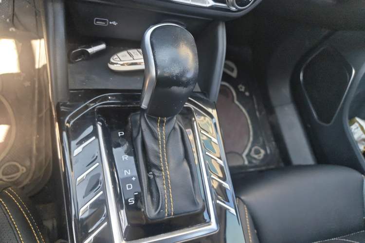 Used Bestune T77 2019 230 TID Automatic Luxury Version China VI Emission Standard Gear Lever