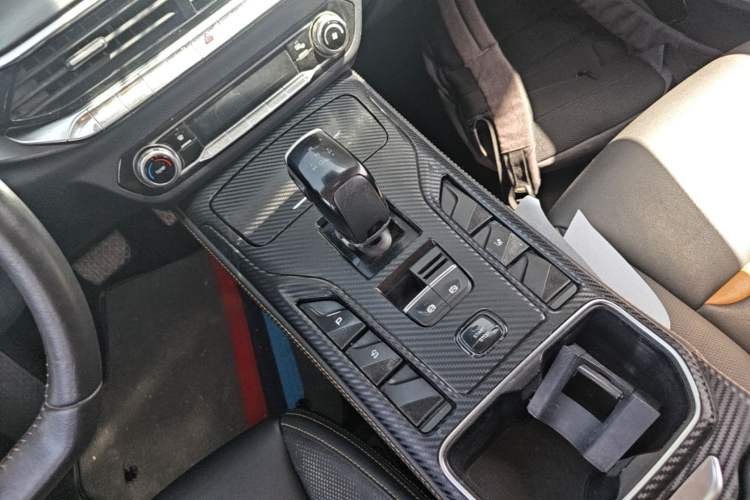 Used Bestune T77 2019 230 TID Automatic Prestige Version China V Emission Standard Gear Lever