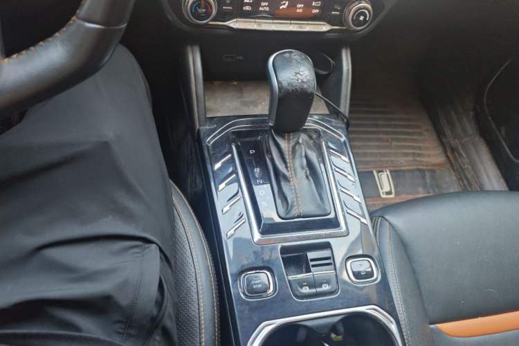 Used Bestune T77 2019 230 TID Automatic Luxury Version China VI Emission Standard Gear Lever
