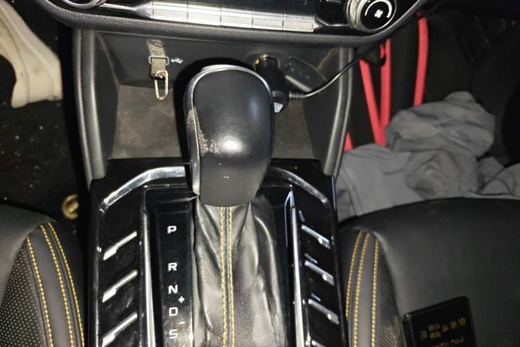 Used Bestune T77 2019 230 TID Automatic Luxury Version China VI Emission Standard Gear Lever