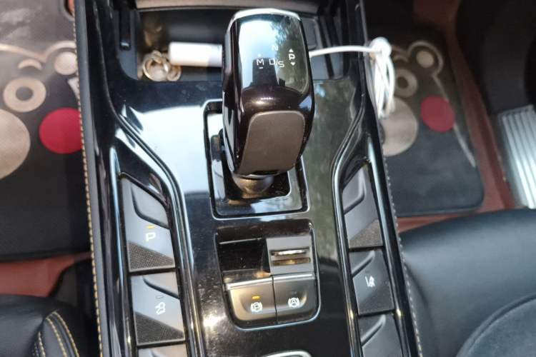 Used Bestune T77 2019 230 TID Automatic Prestige Version China V Emission Standard Gear Lever