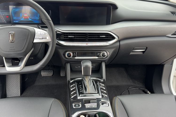Used Bestune T77 2019 230 TID Automatic Luxury Version China VI Emission Standard Gear Lever