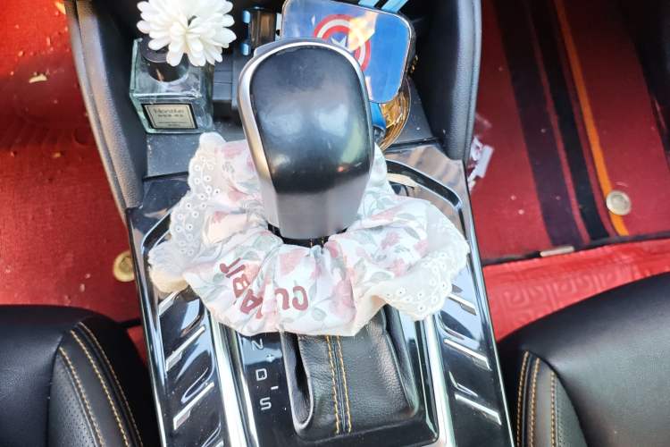Used Bestune T77 2019 230 TID Automatic Luxury Version China VI Emission Standard Gear Lever
