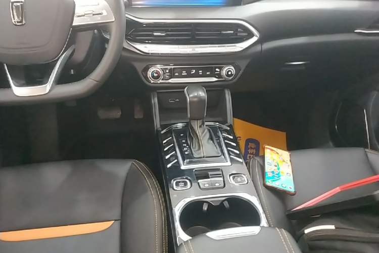 Used Bestune T77 2019 Facelift 230 TID Automatic Luxury Version China V Emission Standard Gear Lever