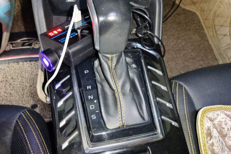 Used Bestune T77 2019 230 TID Automatic Luxury Version China VI Emission Standard Gear Lever