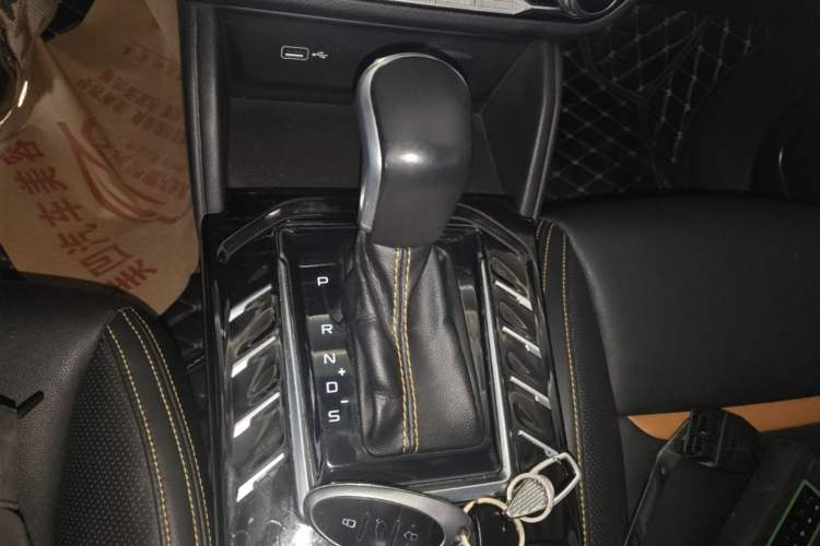 Used Bestune T77 2019 230 TID Automatic Luxury Version China VI Emission Standard Gear Lever