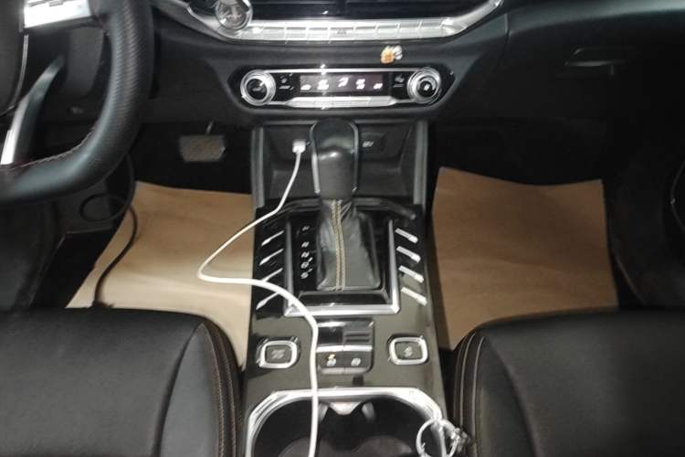 Used Bestune T77 2019 230 TID Automatic Luxury Version National V Gear Lever