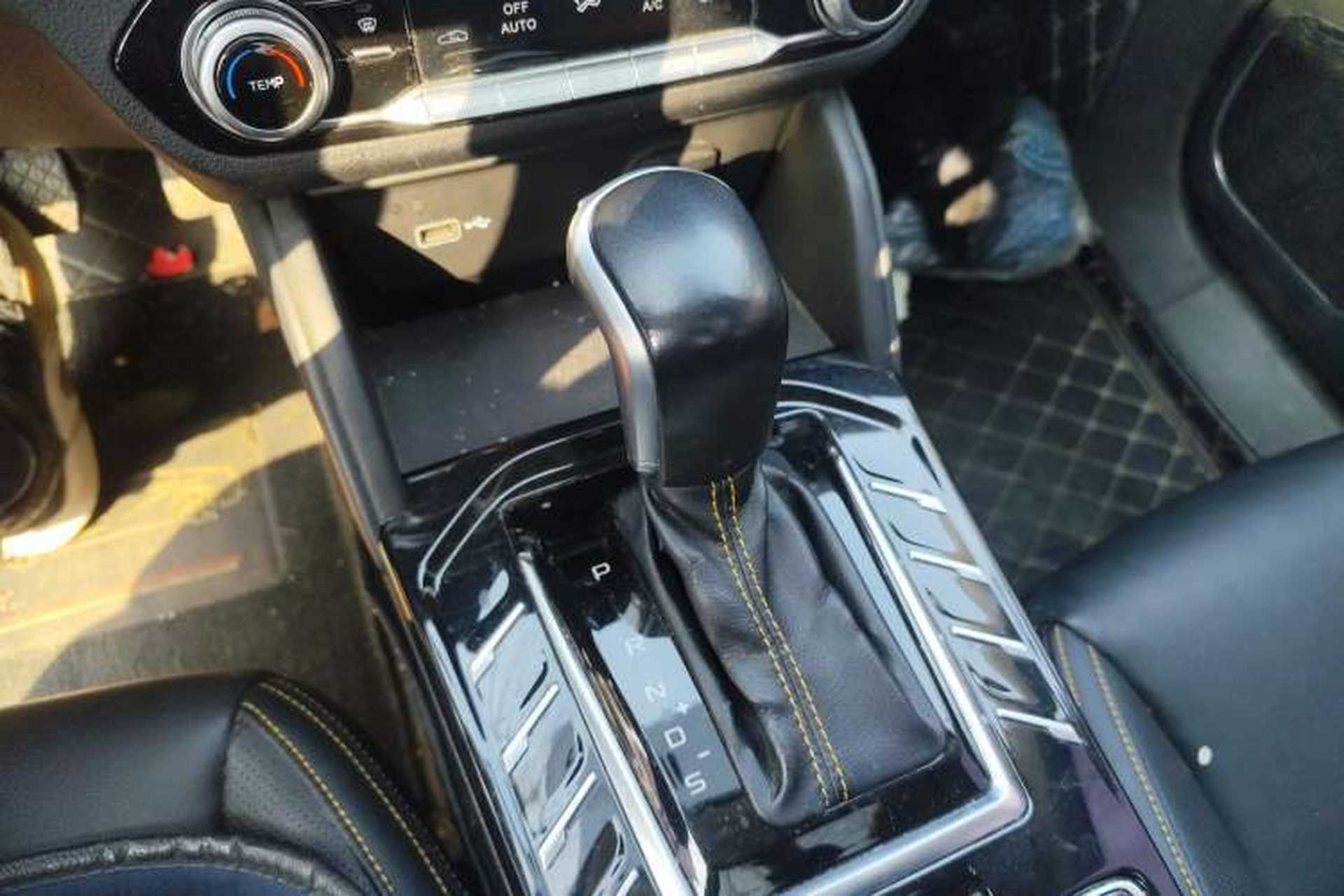 Used Bestune T77 2019 230 TID Automatic Luxury Version China VI Emission Standard Gear Lever