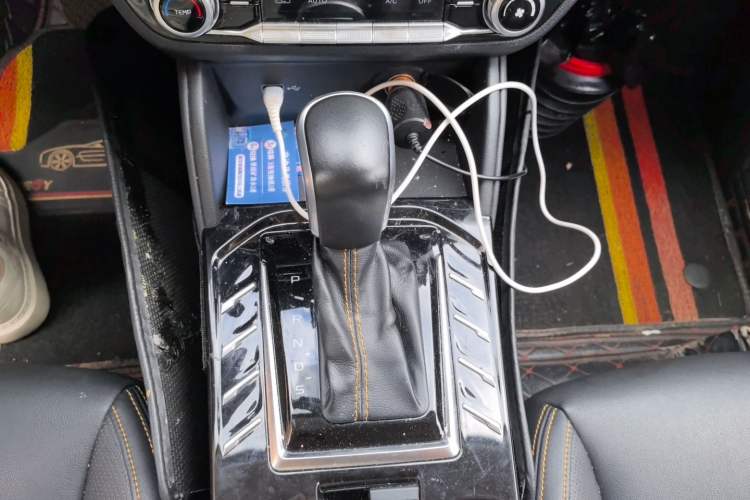 Used Bestune T77 2019 230 TID Automatic Luxury Version China VI Emission Standard Gear Lever