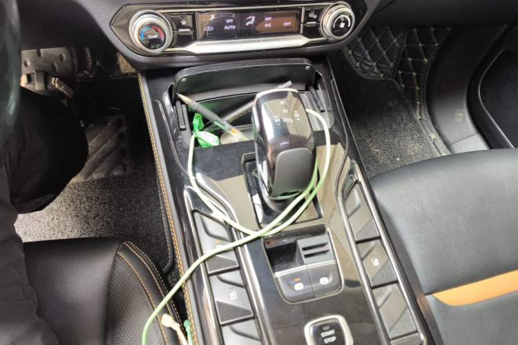 Used Bestune T77 2019 230 TID Automatic Prestige Version China V Emission Standard Gear Lever