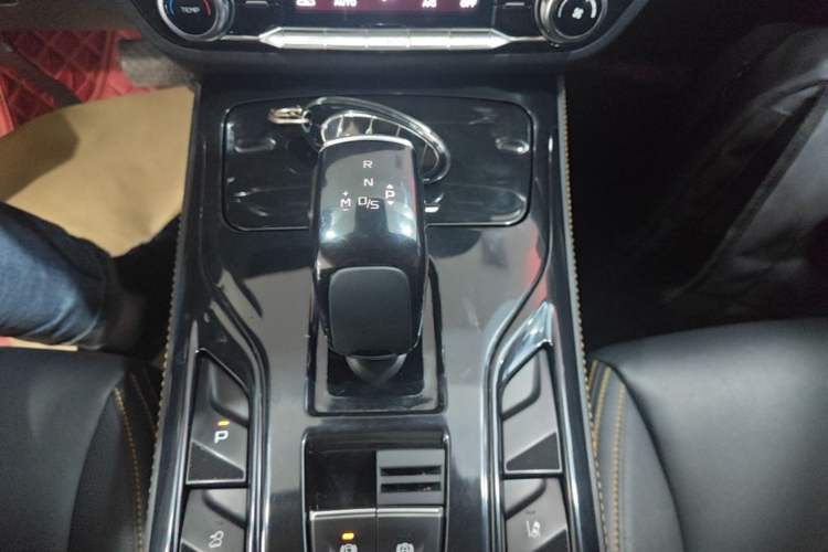 Used Bestune T77 2019 230 TID Automatic Prestige Version China VI Emission Standard Gear Lever