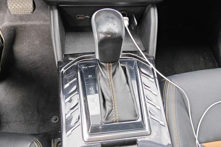 Used Bestune T77 2019 230 TID Automatic Luxury Version China VI Emission Standard Gear Lever