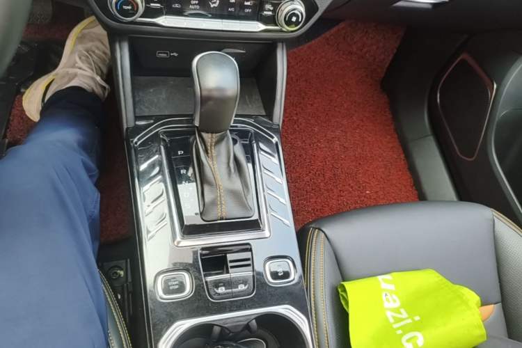 Used Bestune T77 2019 230 TID Automatic Luxury Version China VI Emission Standard Gear Lever