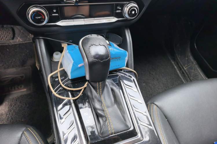 Used Bestune T77 2019 230 TID Automatic Luxury Version China VI Emission Standard Gear Lever