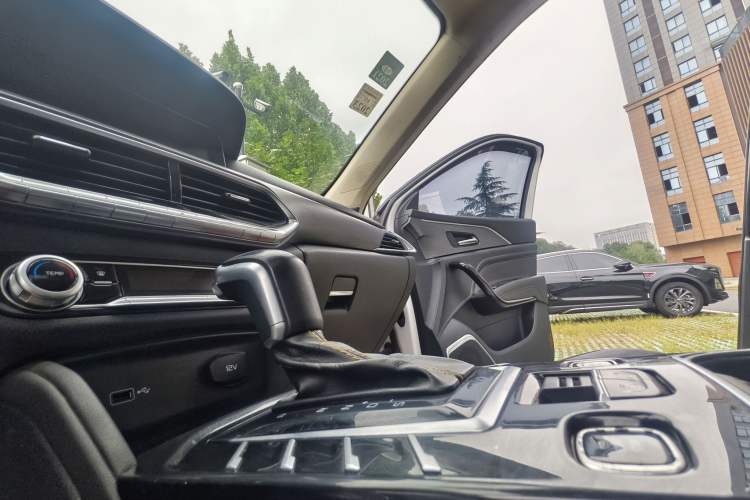 Used Bestune T77 2019 230 TID Automatic Luxury Version China VI Emission Standard Interior 9