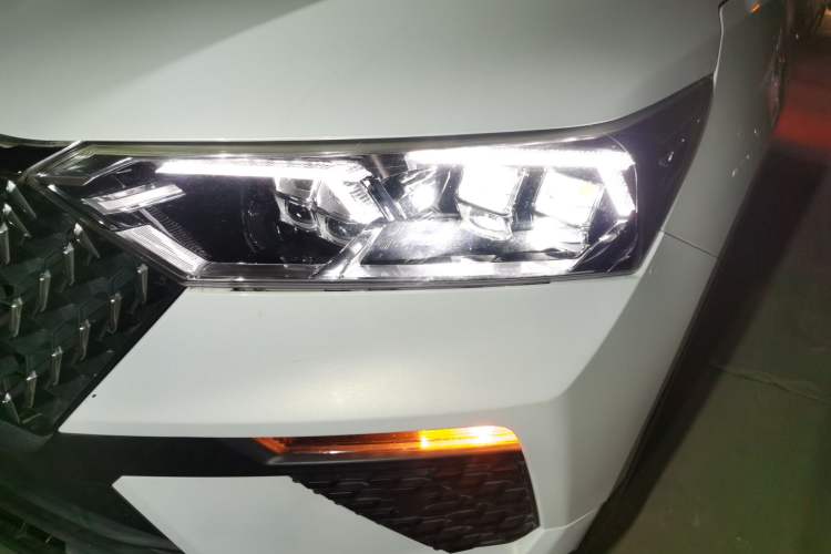 Used Bestune T77 2019 230 TID Automatic Luxury Version China VI Emission Standard Left Front Headlight