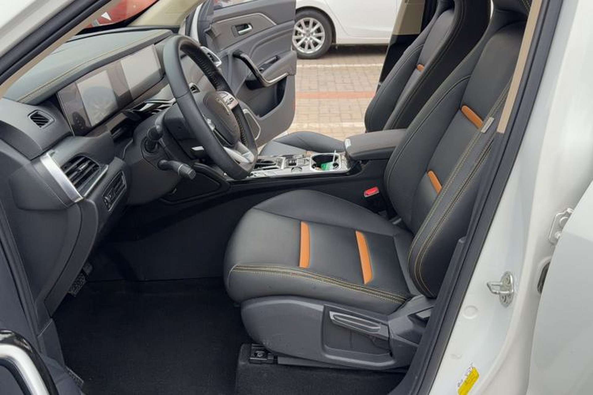 Used Bestune T77 2019 230 TID Automatic Luxury Version China VI Emission Standard Left Front Seat